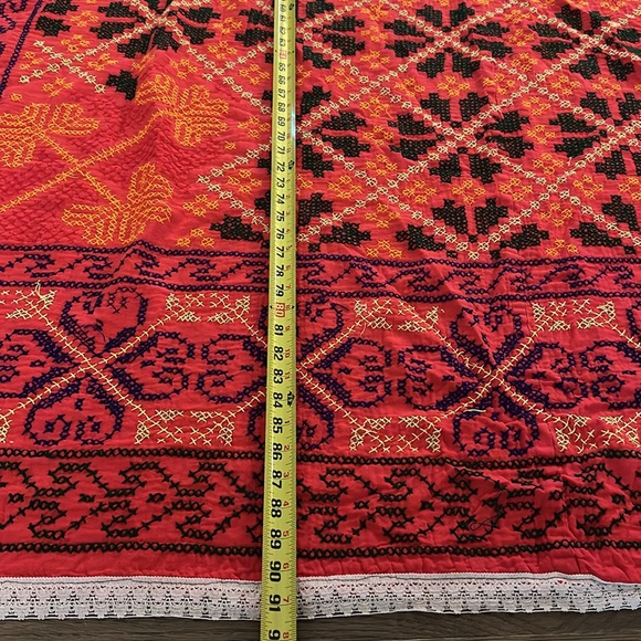 Hand-Stitched Vintage Bedspread - Picture 9 of 13